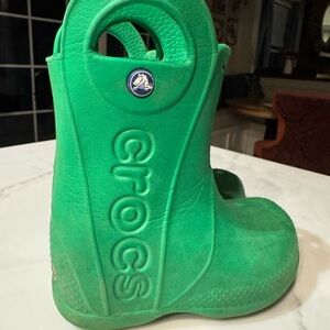 CROCS Kids Vibrant Green Rain Boots size: Toddler 7